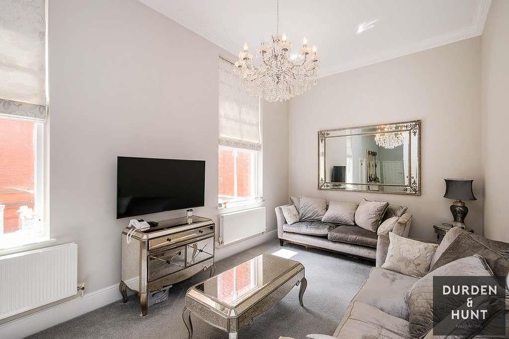 Property photo 2 of 19 Rosebury Square