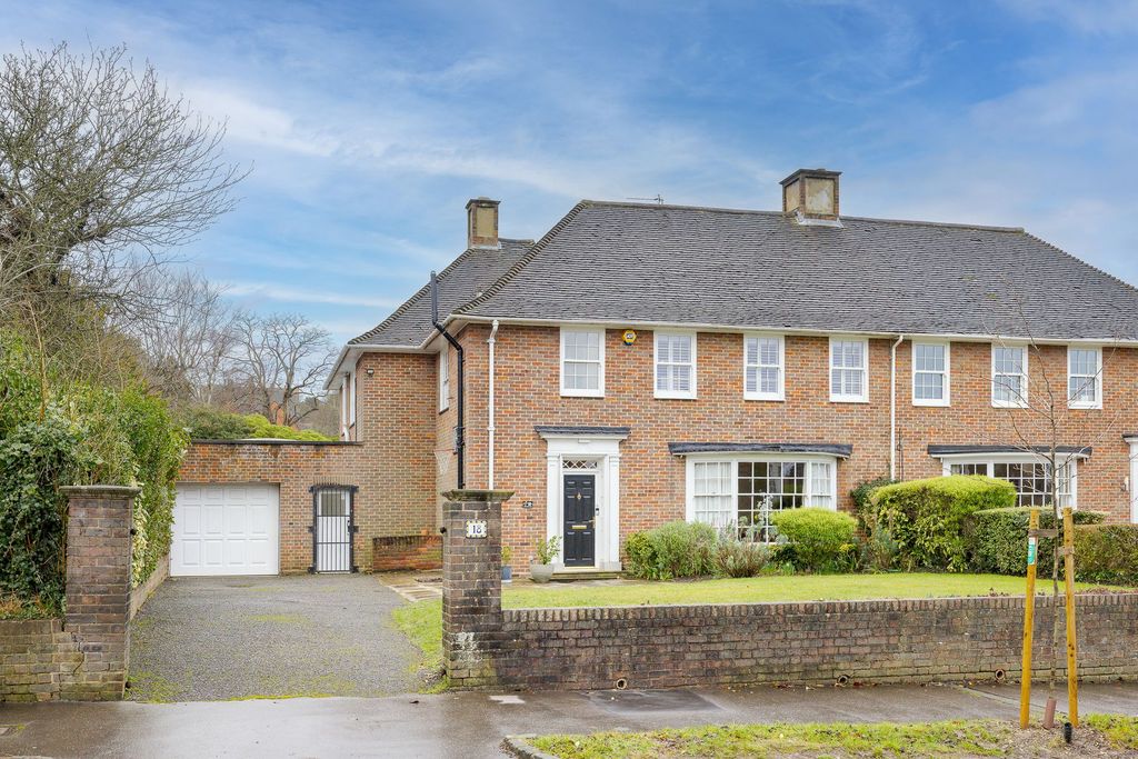 Property photo 1 of 31