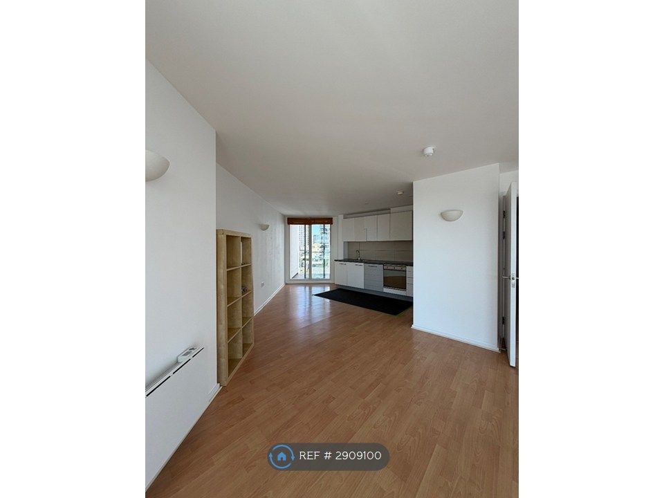 Property photo 3 of 25 Kitchen & Dining Area