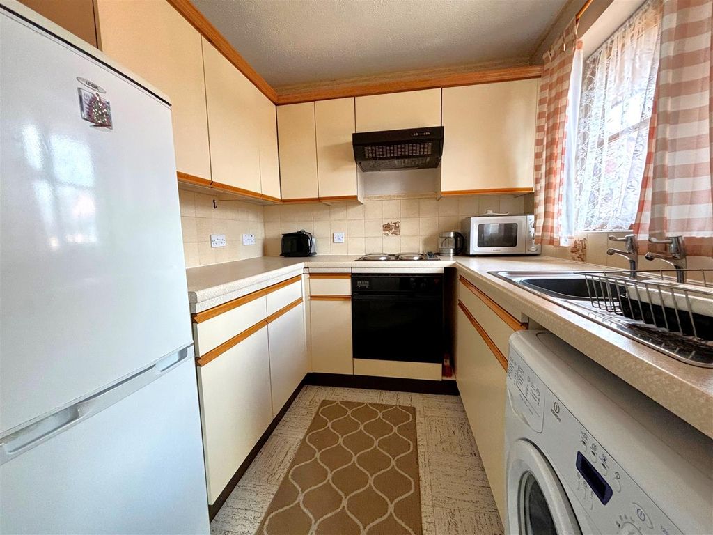 Property photo 3 of 7 Kitchen