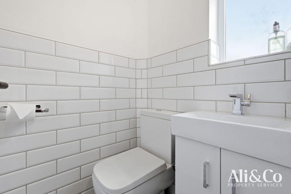 Additional image 14 of 4 bed semi-detached house for saleCollege Avenue, Grays RM17