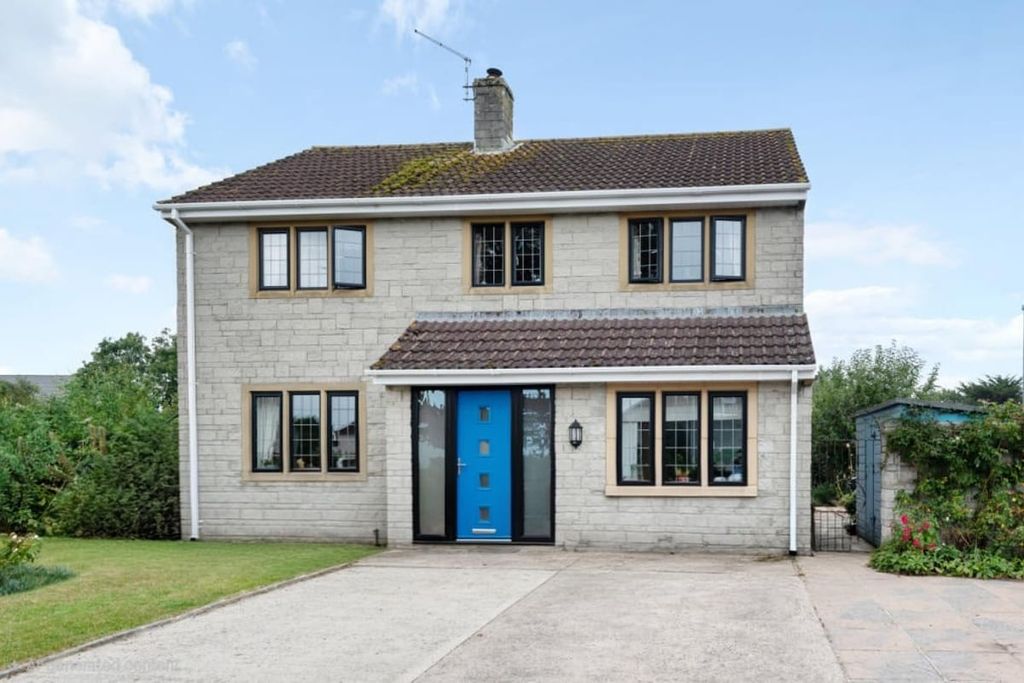 Property photo 1 of 28