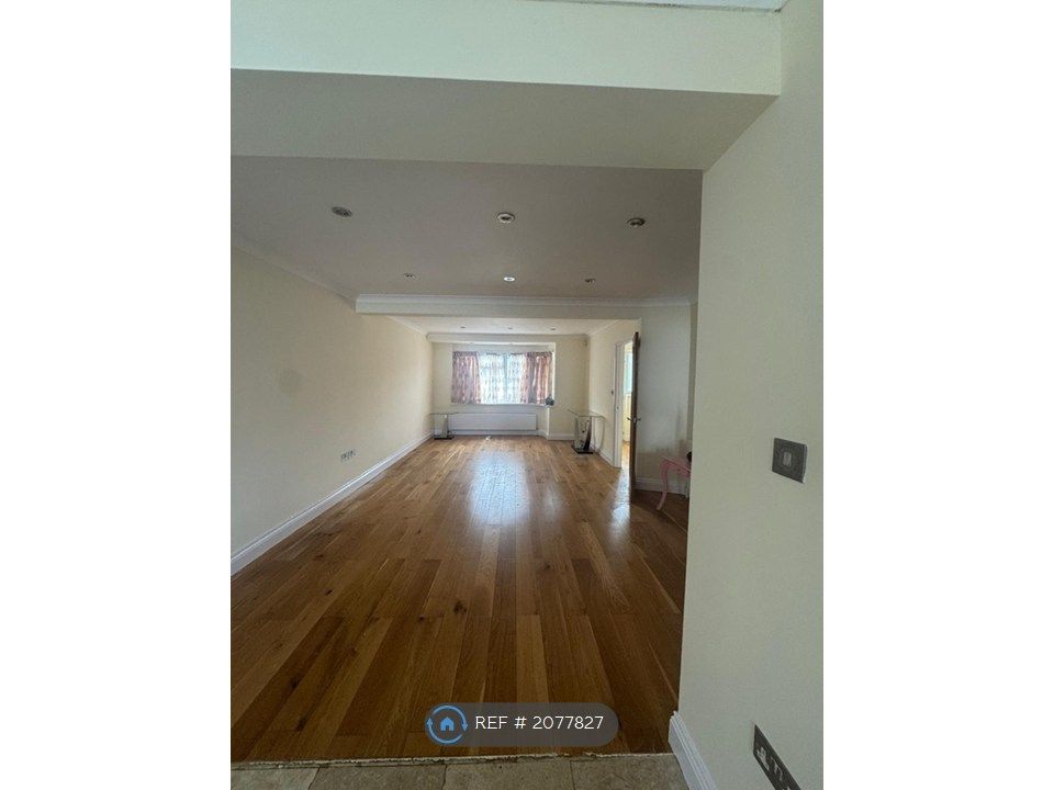 Property photo 1 of 17 Living Room