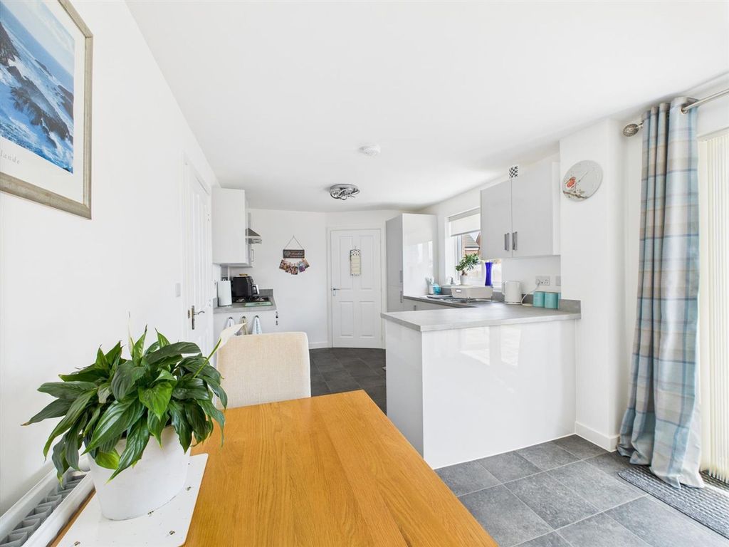 Property photo 3 of 28 Cam05474G0-Pr0020-Still010.Jpg