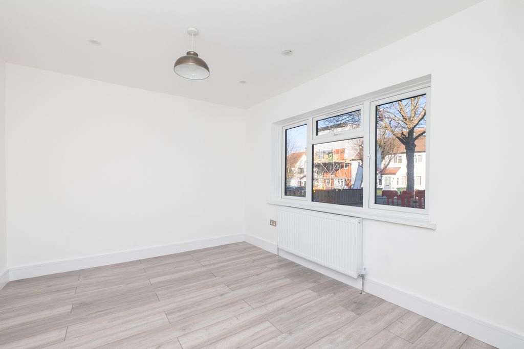 Property photo 3 of 29 Picture No. 02