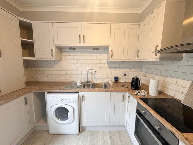 Property photo 3 of 6 Kitchen