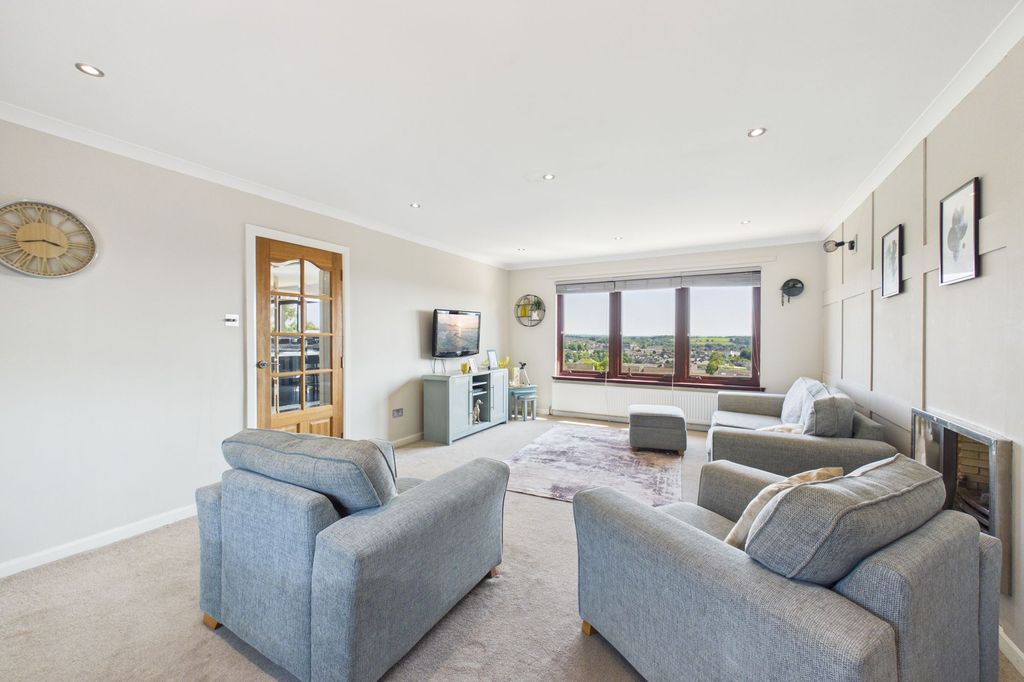 Property photo 2 of 35 Lounge Angle 1