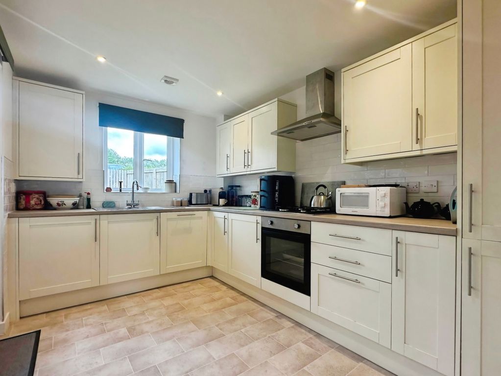 Property photo 3 of 26 Kitchen