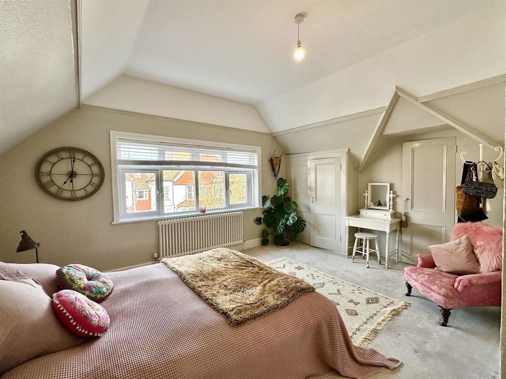 Property photo 2 of 21