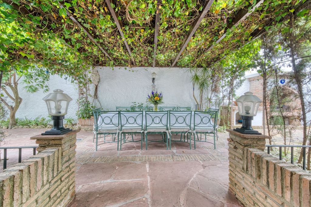 Property photo 2 of 48