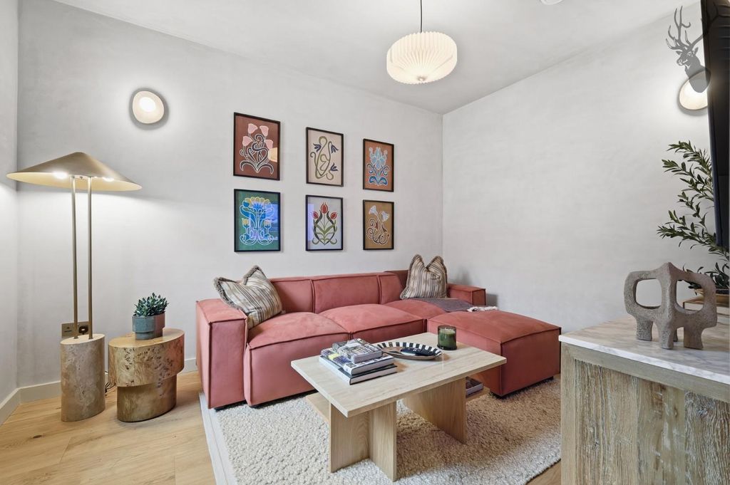 Property photo 2 of 25