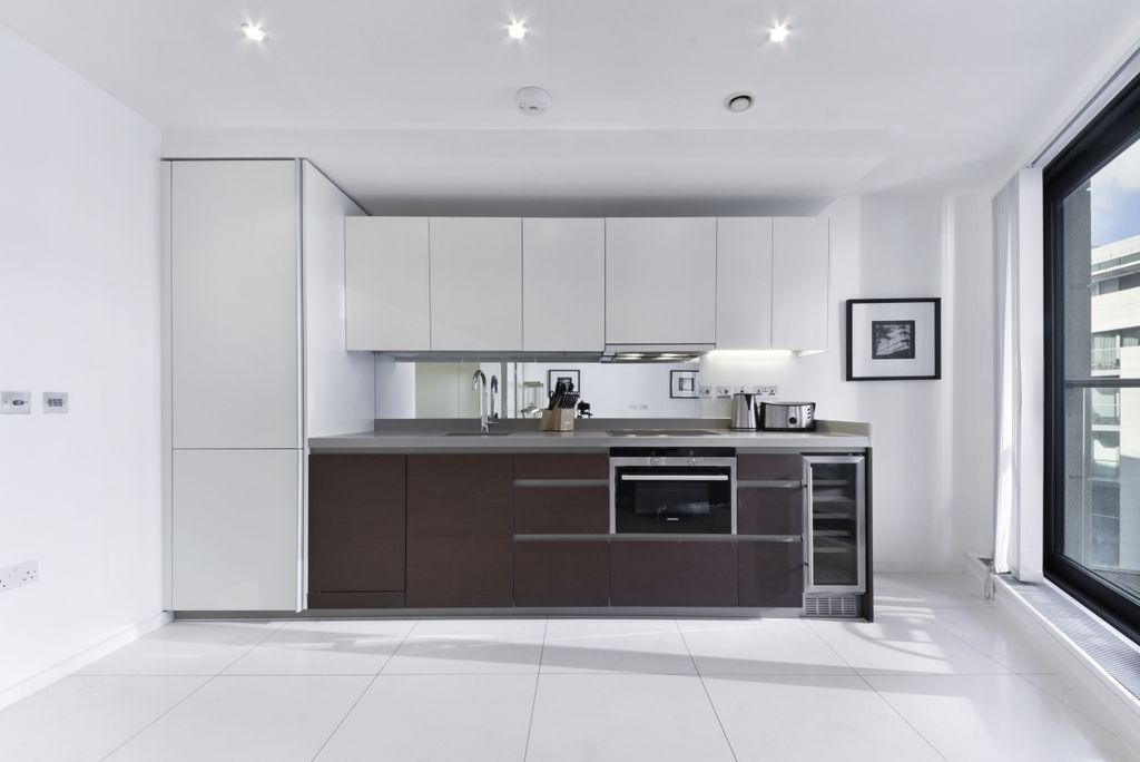 Property photo 2 of 10 Kitchen