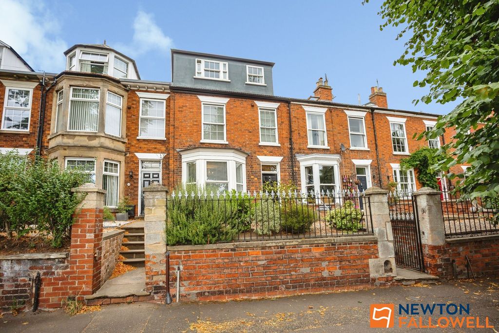 Property photo 1 of 32