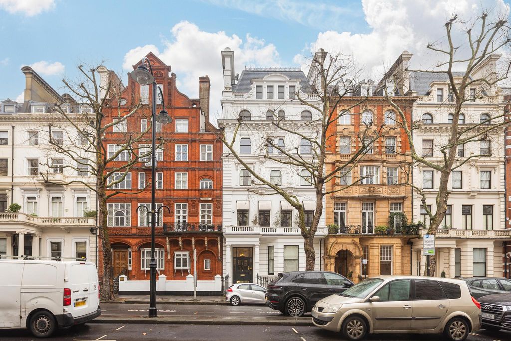 Property photo 1 of 18 Image