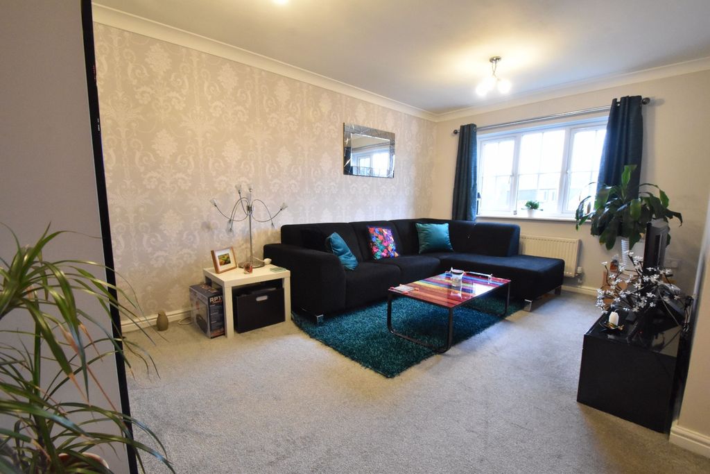 Property photo 2 of 8 4935282