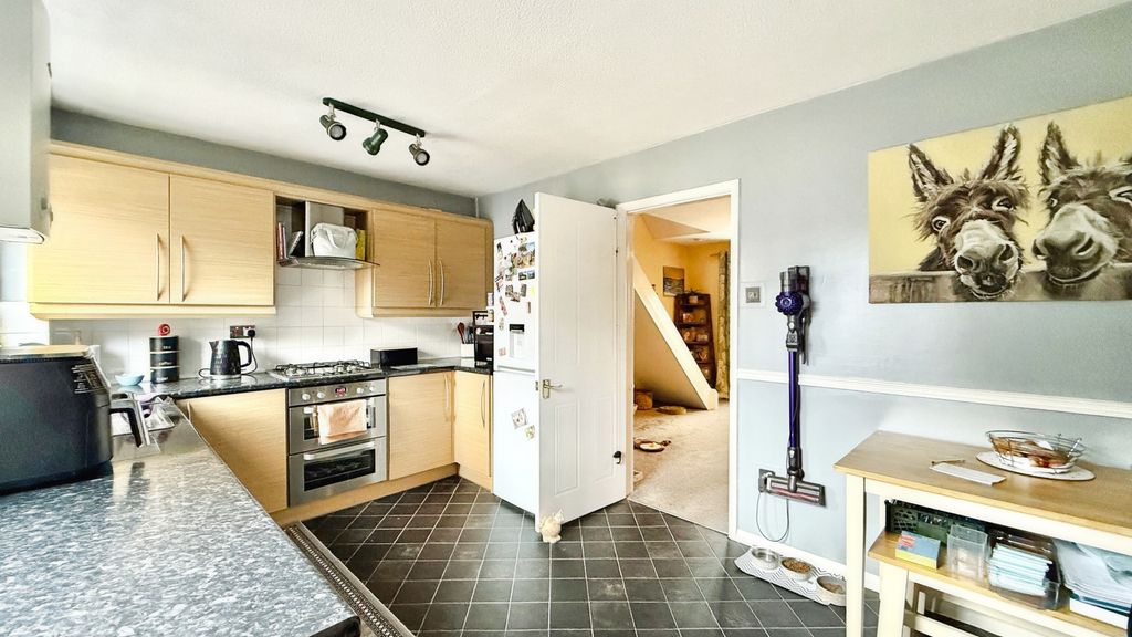 Property photo 3 of 13 Kitchen/Dining Room