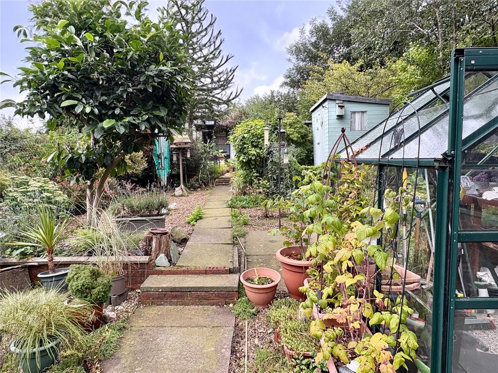 Property photo 2 of 20 Garden