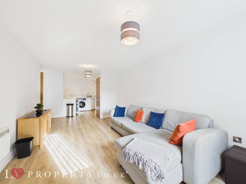 Property photo 3 of 7 Giraffe360-Still006