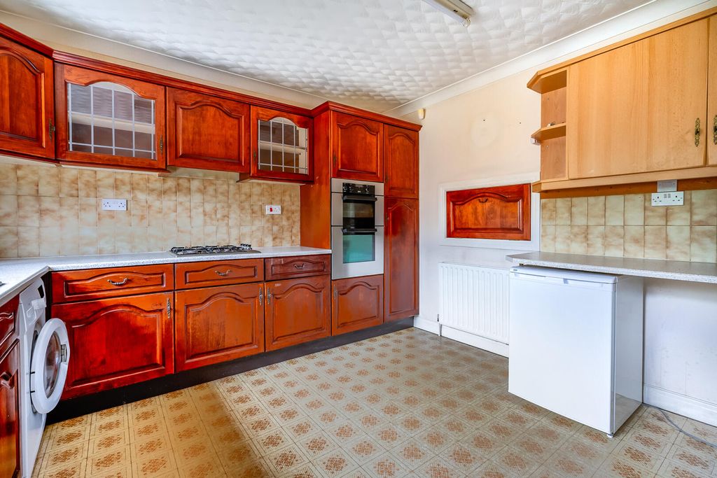 Property photo 2 of 23 Kitchen