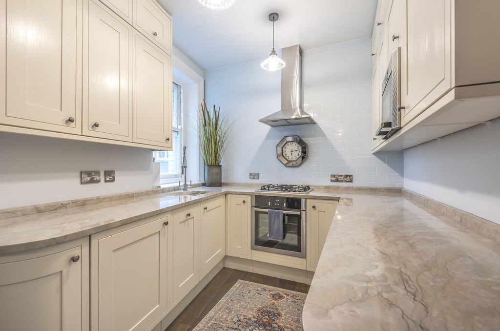 Property photo 2 of 8 Kitchen