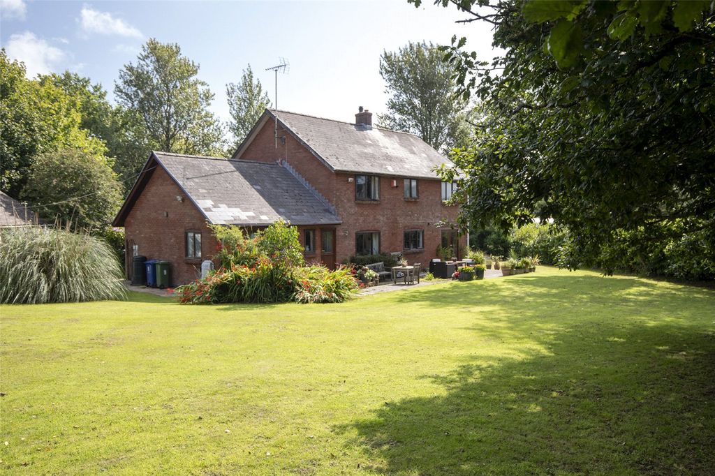 Property photo 2 of 51 Picture No. 21