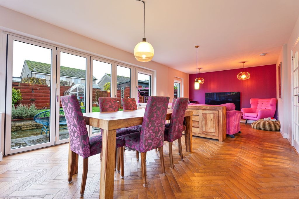 Property photo 2 of 35