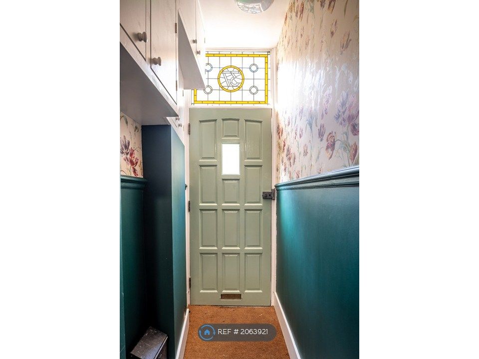 Property photo 3 of 33 Communal Door