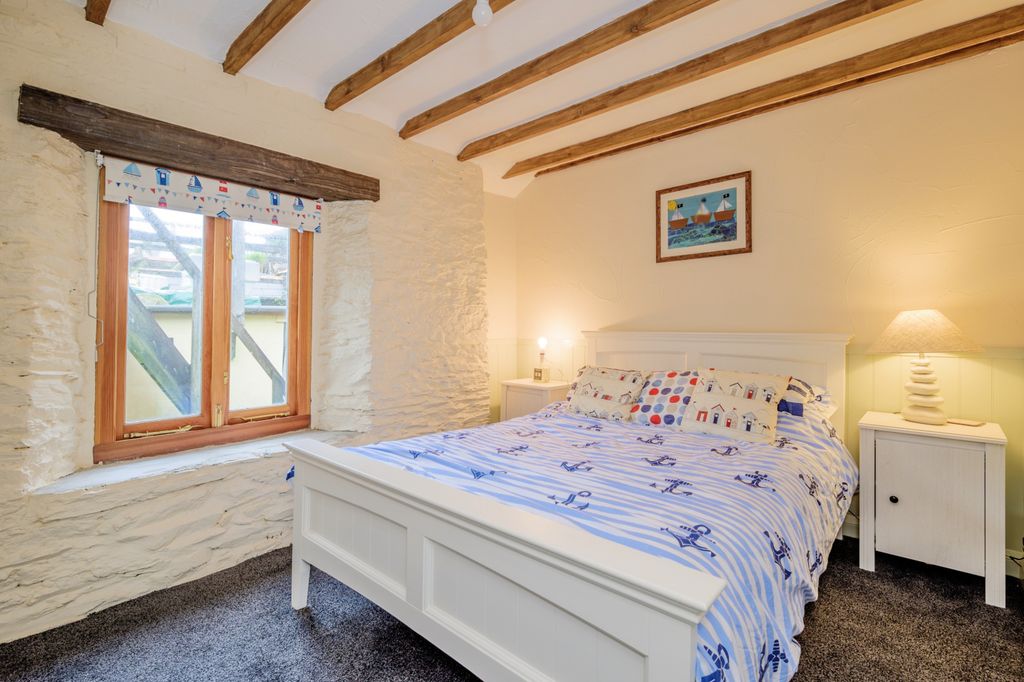 Property photo 3 of 16 Master Bedroom