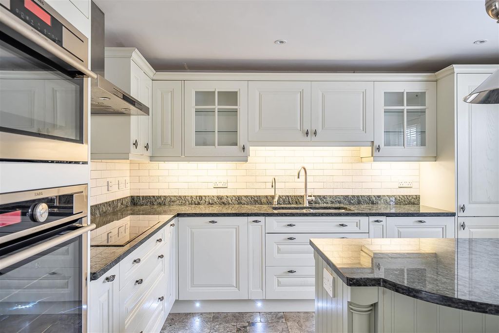 Property photo 3 of 17 1407087-9-6980A79177218.Jpg