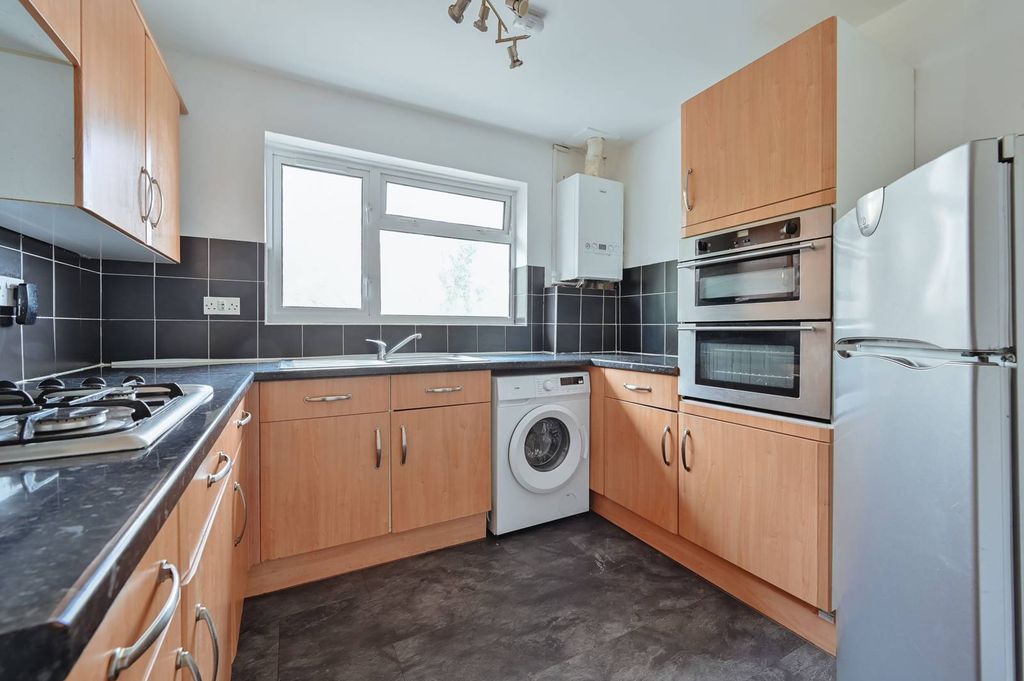 Property photo 3 of 10