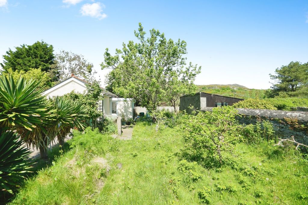 Property photo 2 of 17 Photo