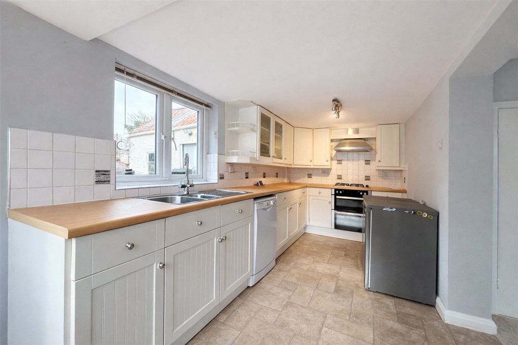 Property photo 2 of 11 Picture No. 12