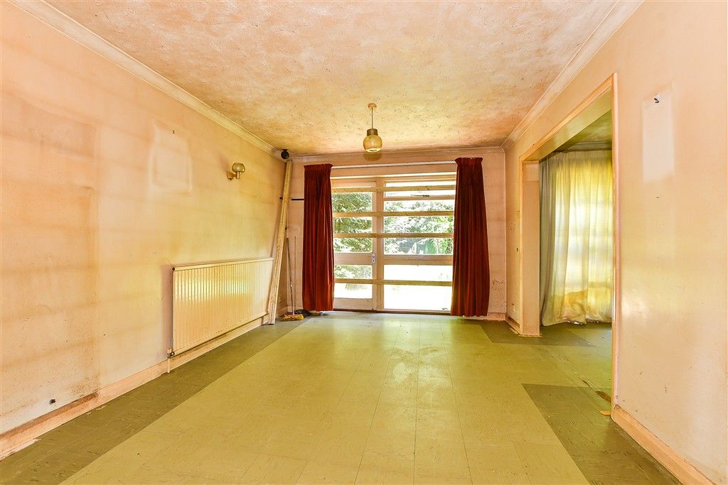Property photo 3 of 12 Lounge