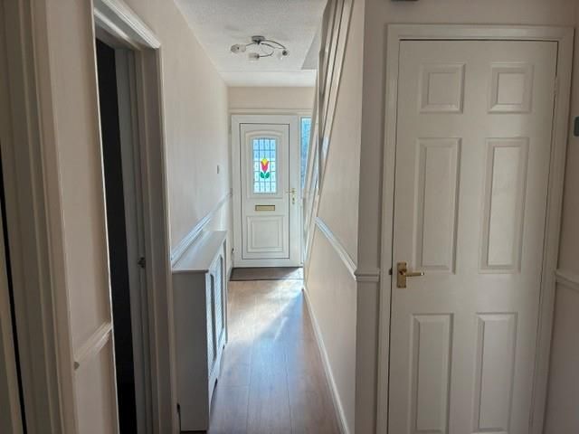 Property photo 2 of 16 Entrance Hall