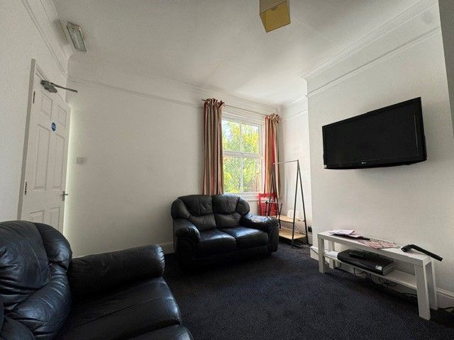 Property photo 2 of 5 Front Room