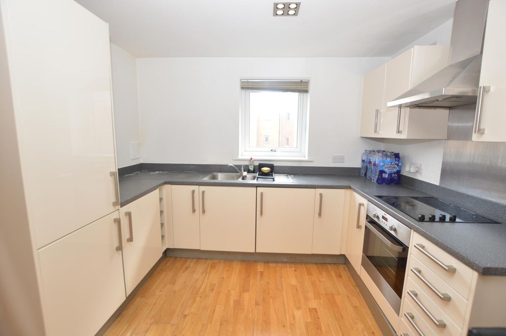 Property photo 2 of 8 Kitchen