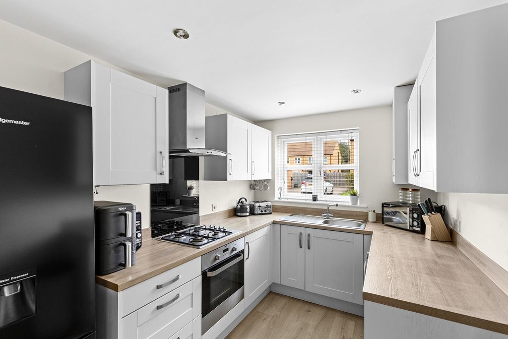 Property photo 2 of 14 Kitchen