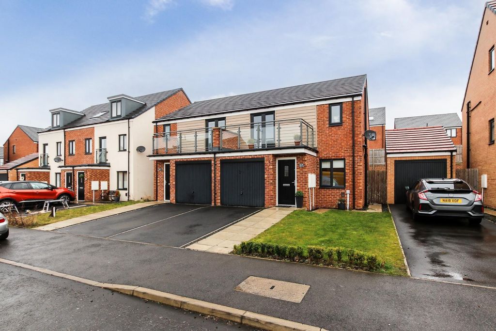 Property photo 1 of 17 Front Aspect