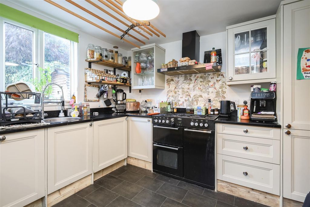 Property photo 3 of 18 Kitchen