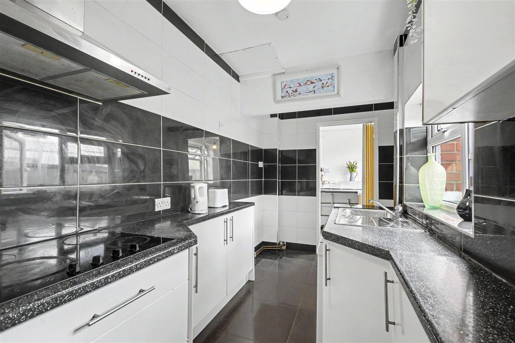Property photo 3 of 17 Kitchen_3.Jpeg