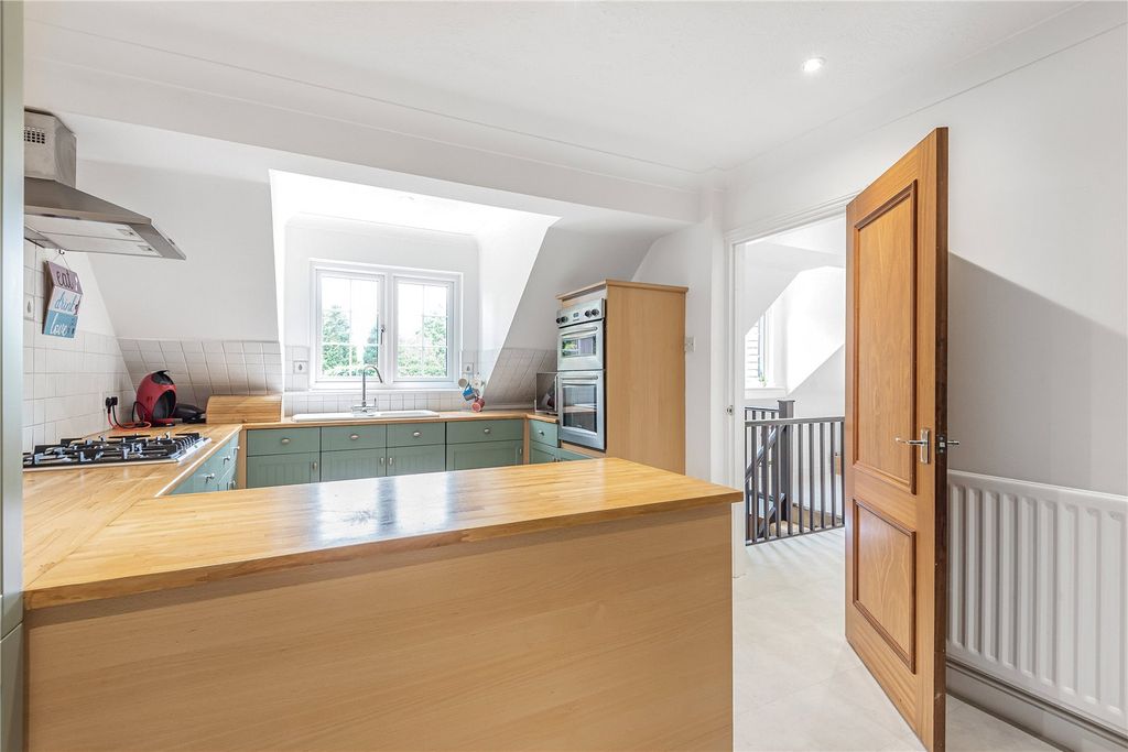 Property photo 3 of 8 Kitchen