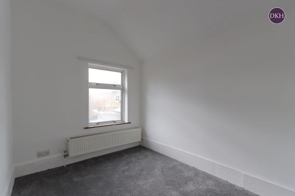 Property photo 2 of 12 Picture No. 11