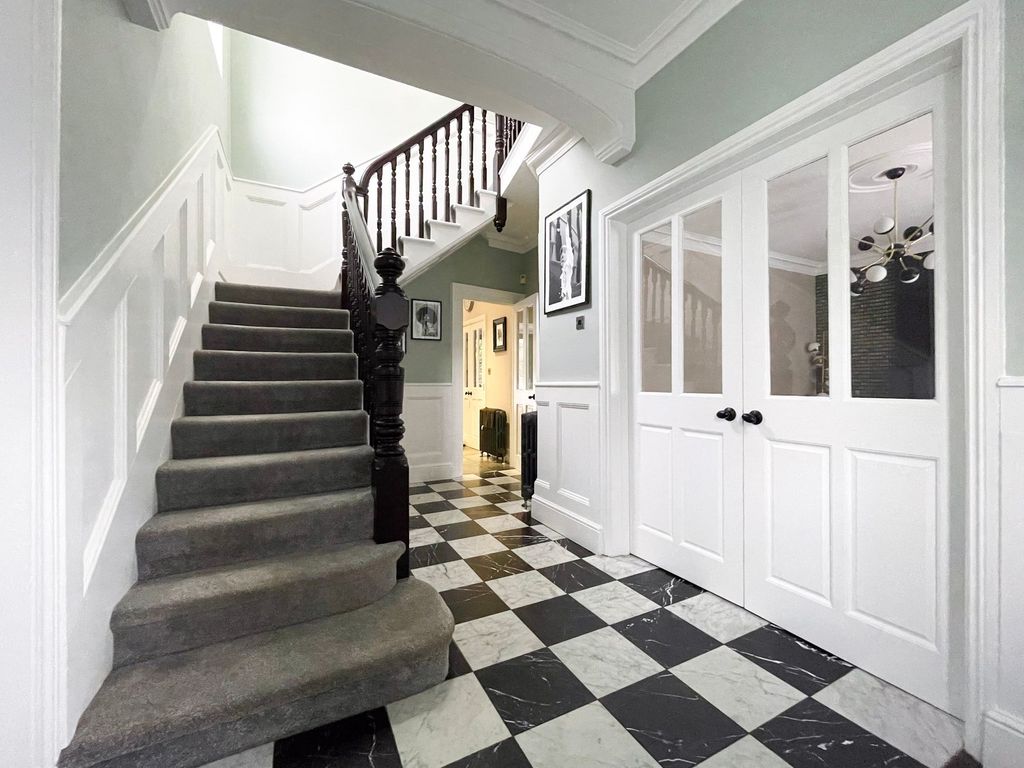 Property photo 3 of 33