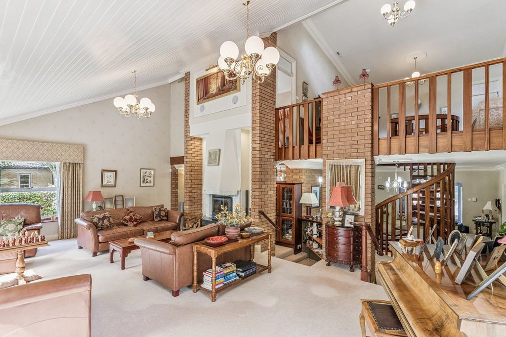 Property photo 2 of 30