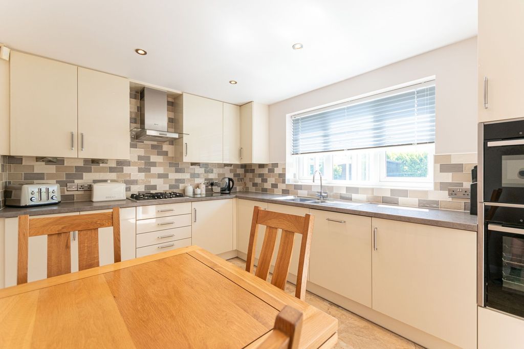 Property photo 2 of 35