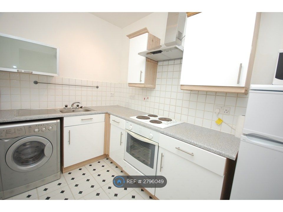 Property photo 2 of 10 Kitchen