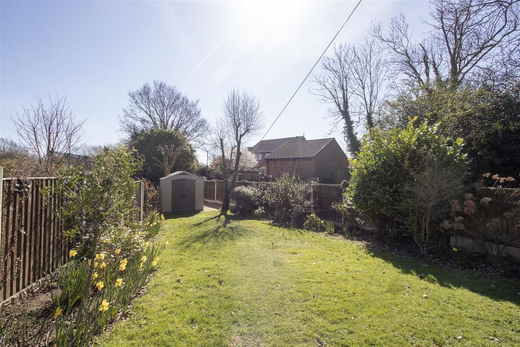 Property photo 3 of 18 Garden