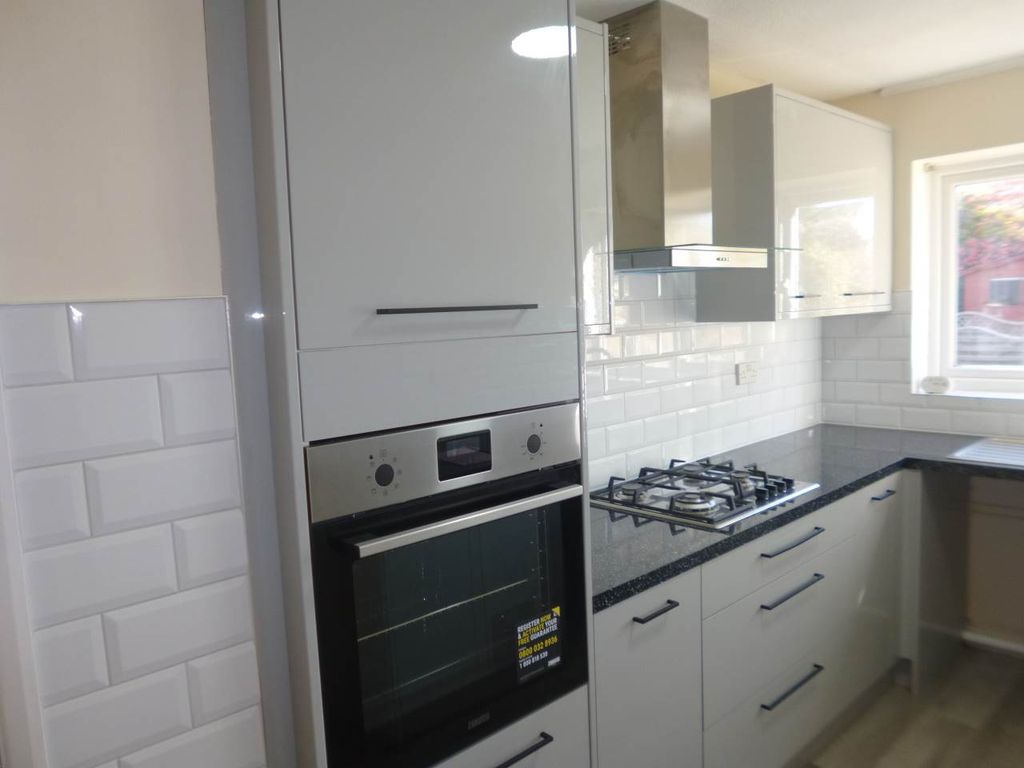 Property photo 2 of 10 Shirley Close Kitcheen 2