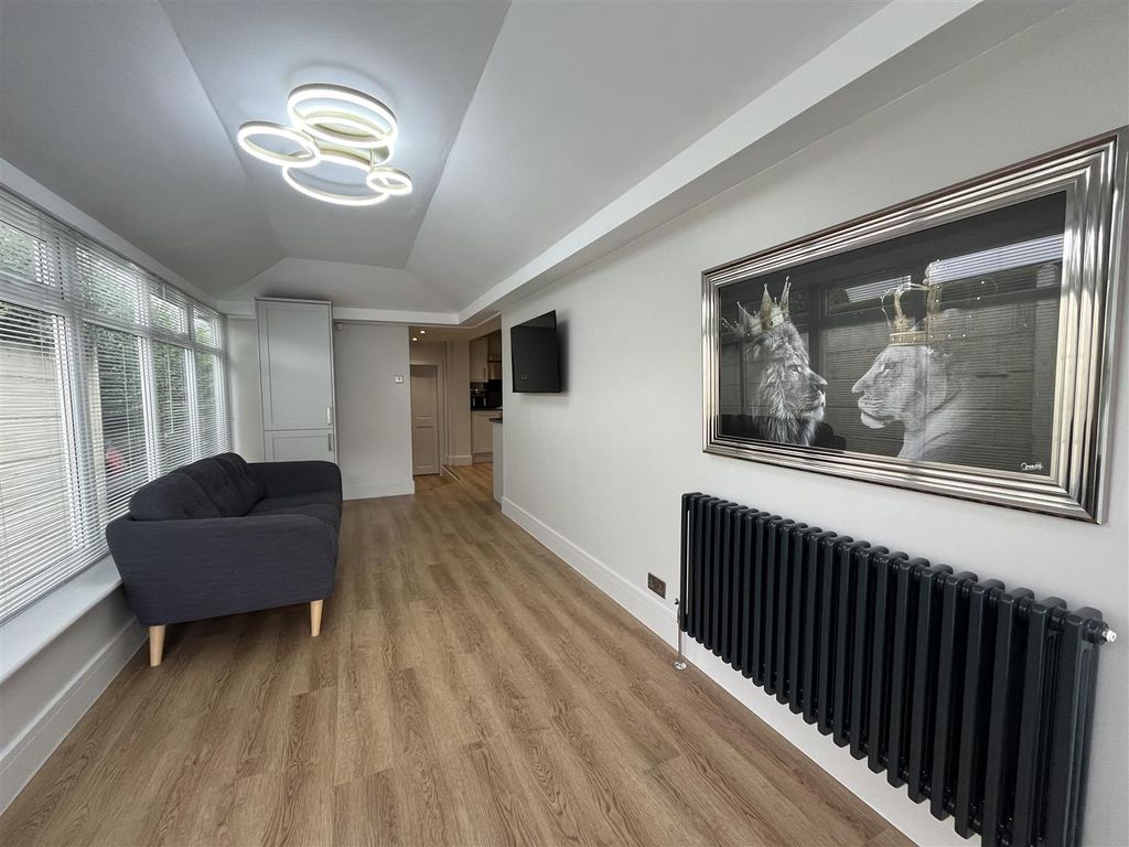 Property photo 2 of 25 Open Plan Kitchen Living
