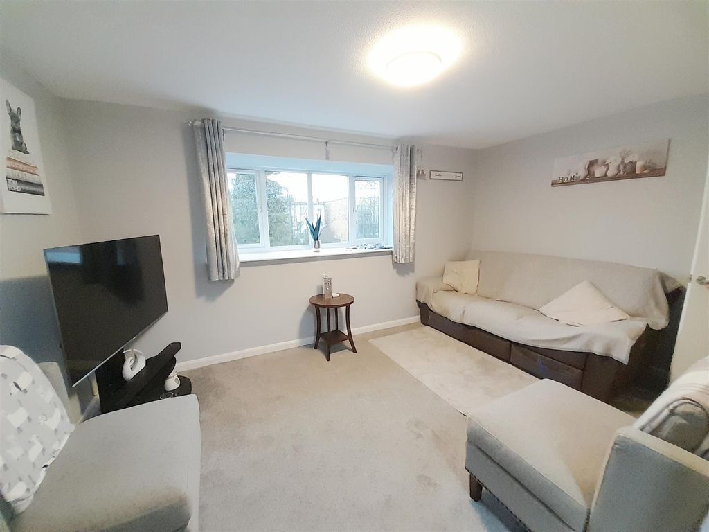 Property photo 2 of 11 3